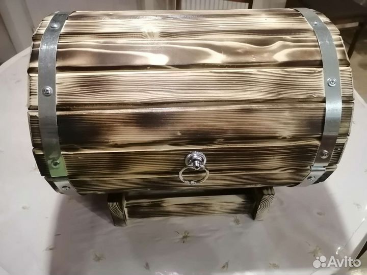 Сундук деревянный