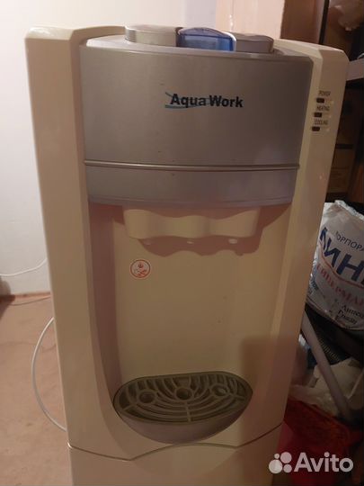 Куллер напольный для питьевой воды,требует ремонта