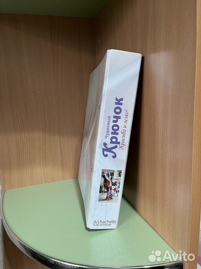 Книги по вязанию, игре на гитаре