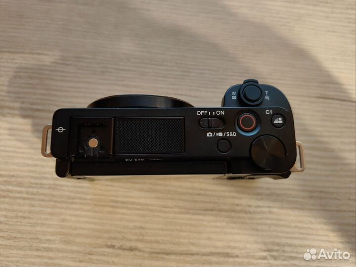 Продам Sony ZV-E10 (body)