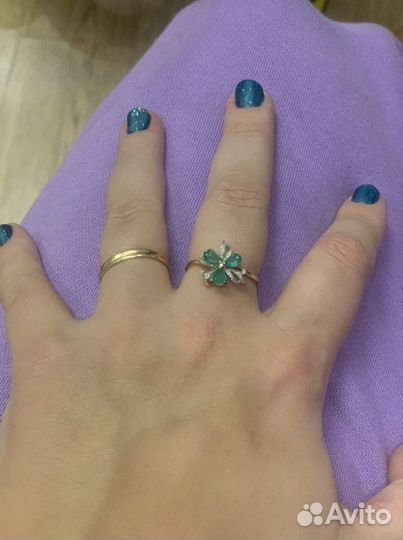 Золотое кольцо с изумрудом и бриллиантами