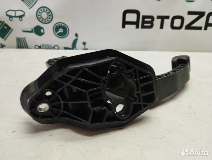 Педаль сцепления Skoda Rapid CWV 2018