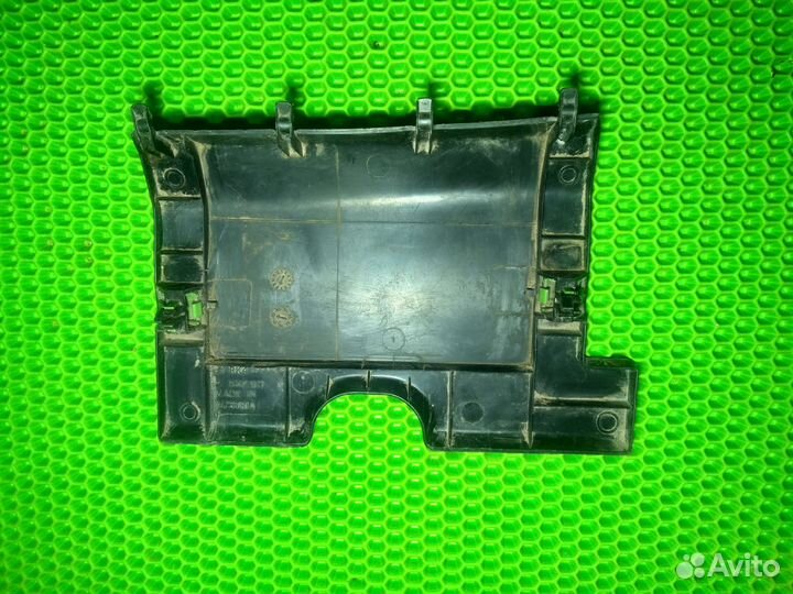 Крышка блока предохранителей Golf 3 Vento