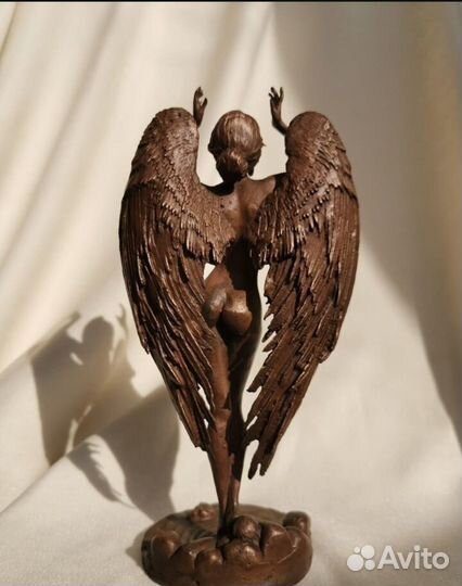 Бронзовая статуэтка девушка