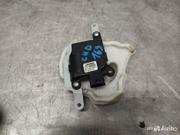 Моторчик заслонки отопителя Kia Ceed G4FC 2009