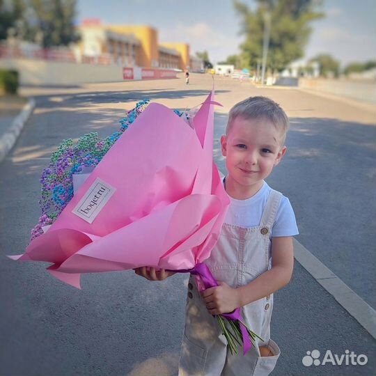 Большой букет цветов, гипсофила радужная