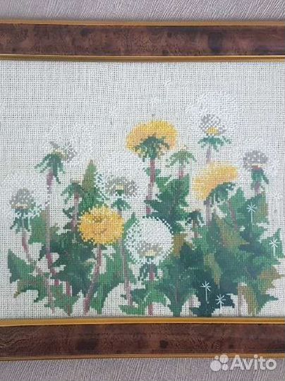 Картина вышитая крестом в раме 