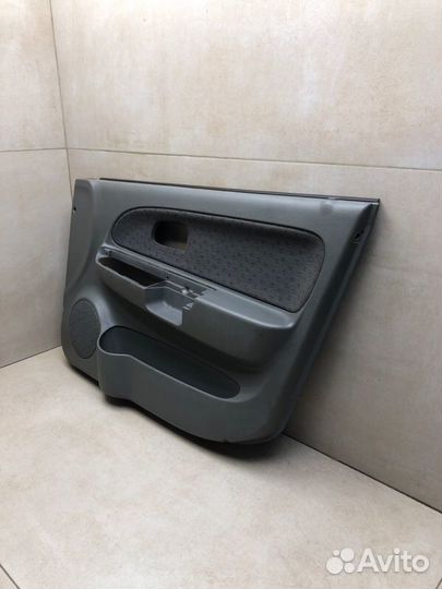 Обшивка двери передняя правая Kia Rio 1 1