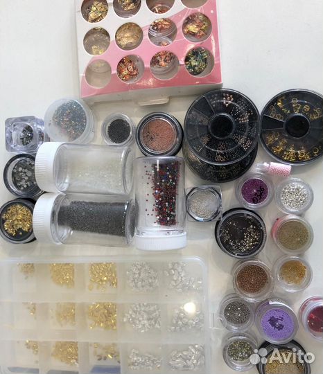 Гель лаки, стразы для маникюра