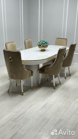 Стол и стулья