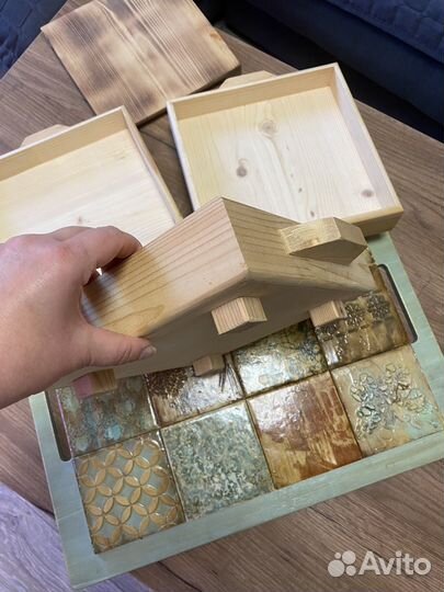 Поднос деревянный на ножках для декорирования