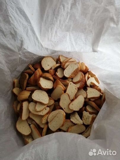 Хлеб молочка мясные продукты для животных