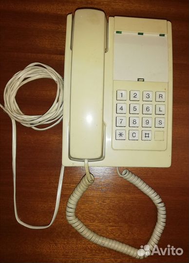 Коллекционные вещи (телефон, утюг)