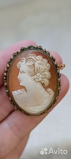 Старинная брошь Камея