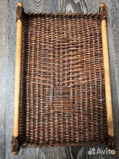 Поднос плетёный из бумажной лозы,с деревянными руч