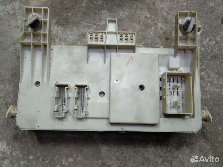 Блок предохранителей в салон Мазда 3 BK
