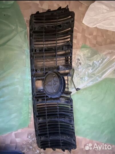 Решетка радиатора toyota land cruiser 150 prado