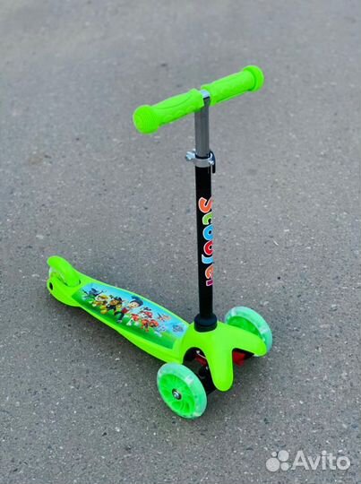 Детский трёхколёсный самокат