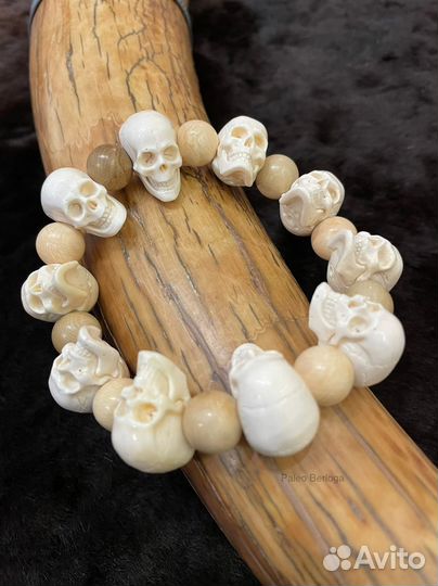 Браслет из черепов-бусин (бивень мамонта)