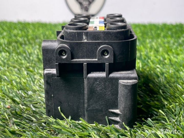 Блок клапанов пневмоподвески Mercedes-Benz