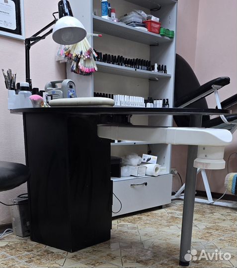 Маникюрный стол бу