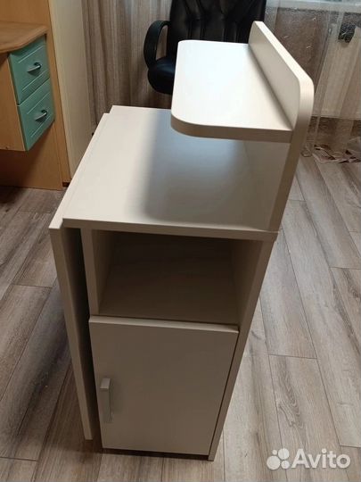 Маникюрный стол