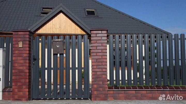 Металлический штакетник. Евроштакетник доставка