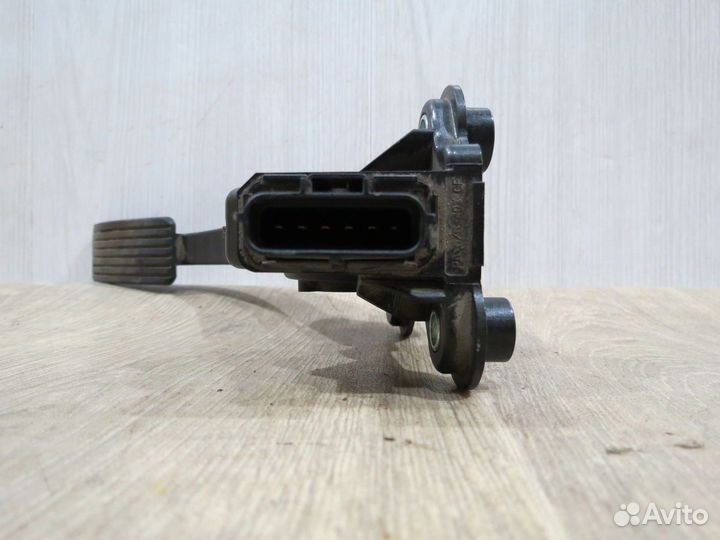Педаль газа Mitsubishi Lancer 10