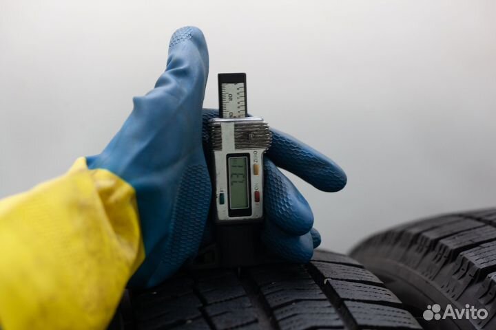 Bridgestone Blizzak Ice 215/60 R17 100T