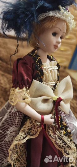 Кукла фарфоровая