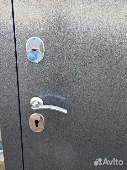 Дверь входная металлическая