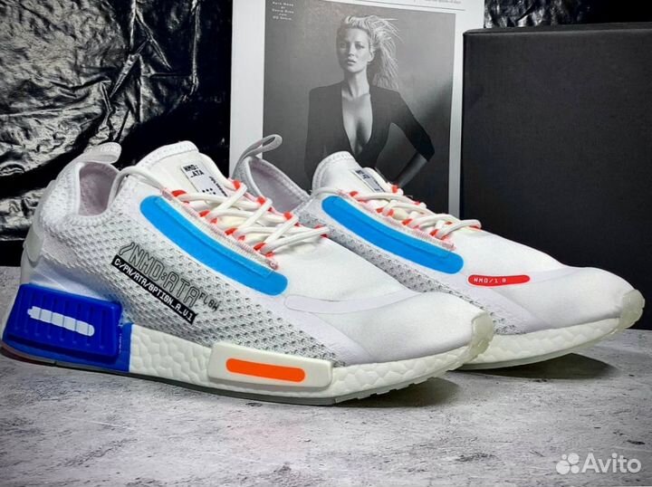 Кроссовки adidas boost белые