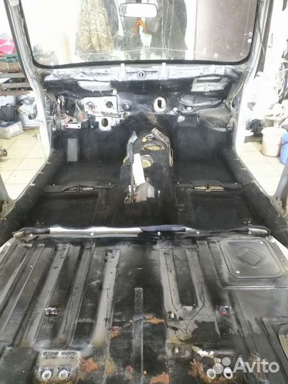 Обивка форточки багажника. Нива Шевроле