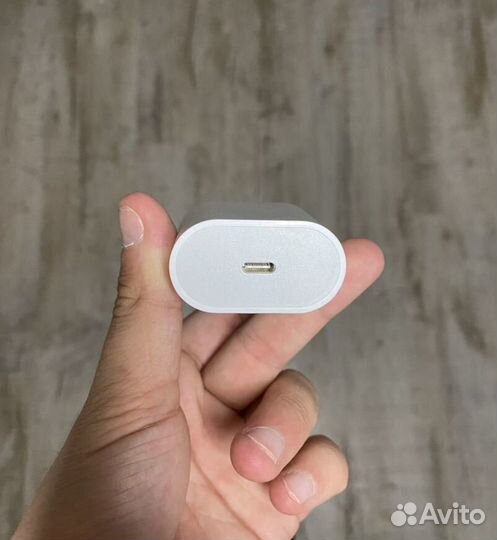 Оригиналная бистрая зарядка iPhone 20w б/у