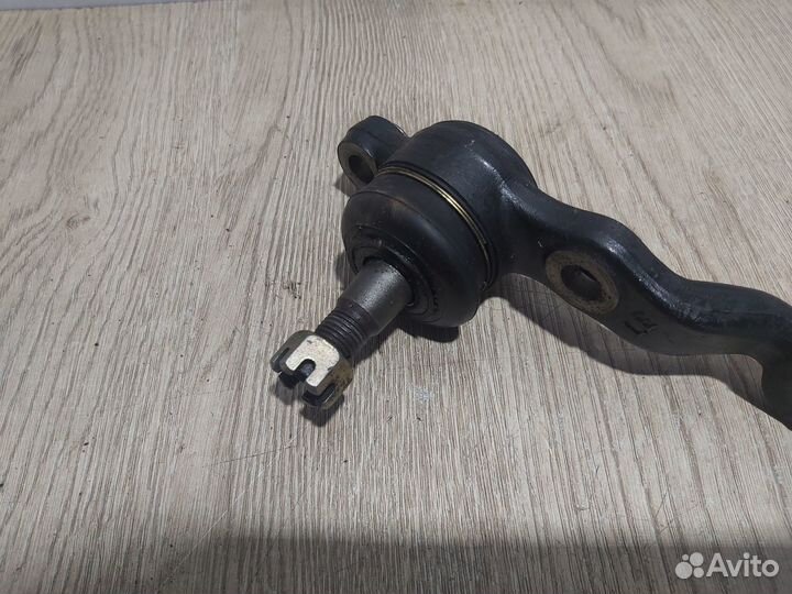 Шаровая опора левая Toyota Mark II GX100