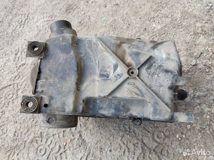 Корпус воздушного фильтра Volkswagen Passat B3