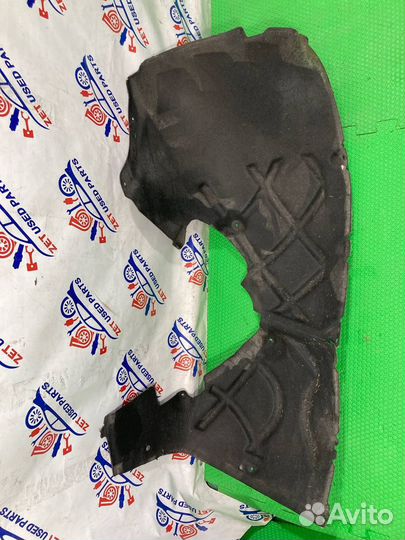 Подкрылок (локер) передний правый Volkswagen