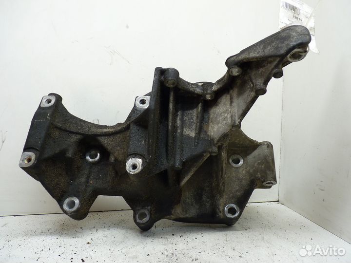 Кронштейн генератора 7700868800 Рено Сценик 1997г