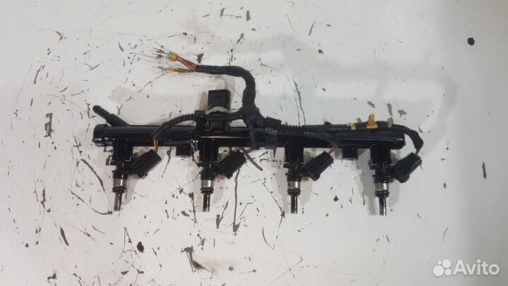 Рампа топливная Audi Q5 A4 A5 cncd