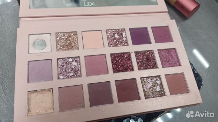 Продам палетка Huda Beauty Nud на все времена 1200