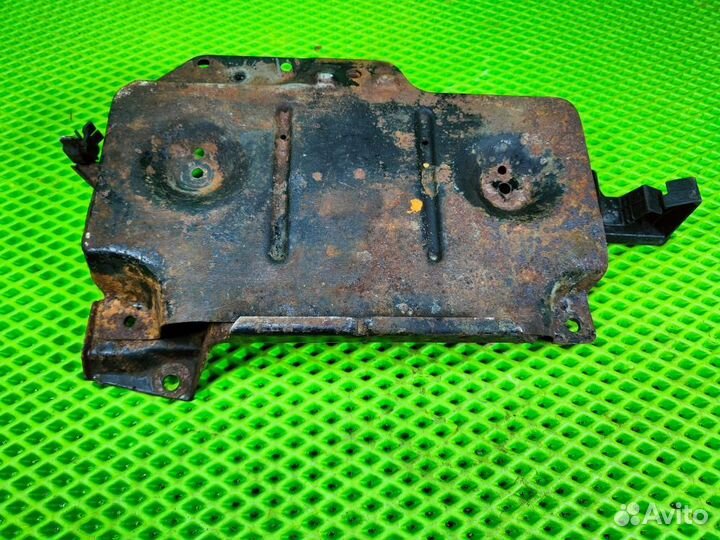 Площадка под АКБ Golf 3 гольф 3 Vento Венто