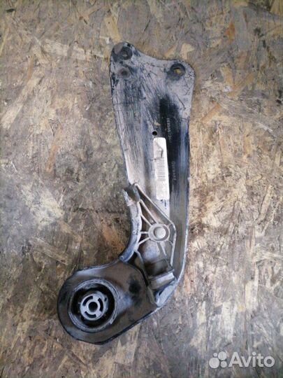 Рычаг подвески задний правый Volkswagen Jetta 5