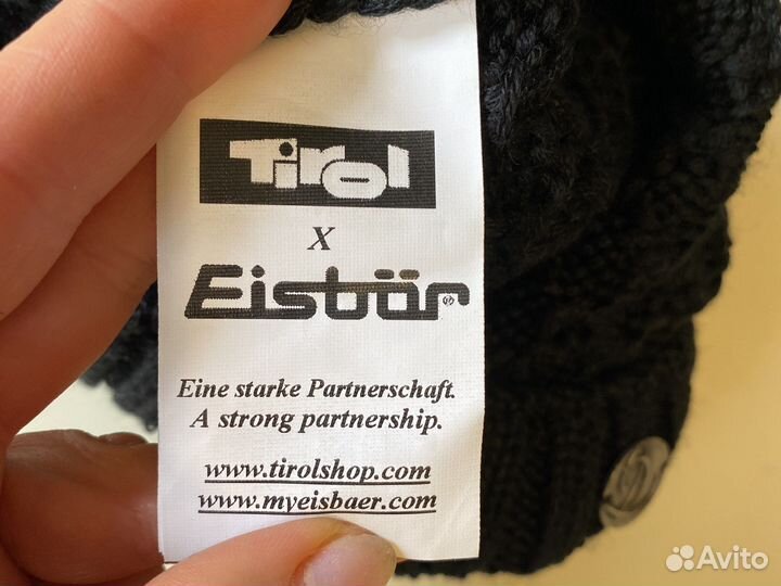 Шапка женская вязаная черная с помпоном