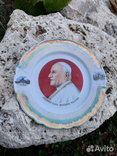 Тарелка коллекционная фарфоровая