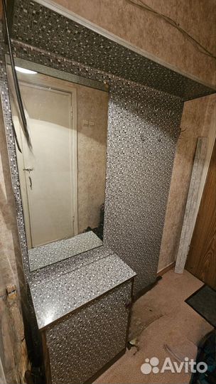 Прихожая б/у, целая, ничего не разбито