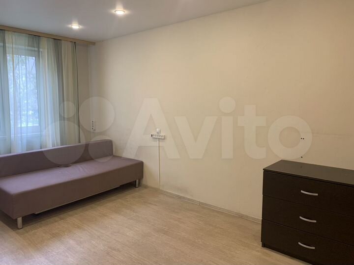 2-к. квартира, 48 м², 1/9 эт.