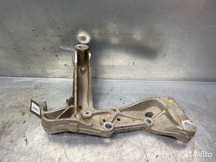 Кронштейн переднего рычага Skoda Octavia (A5 1Z)