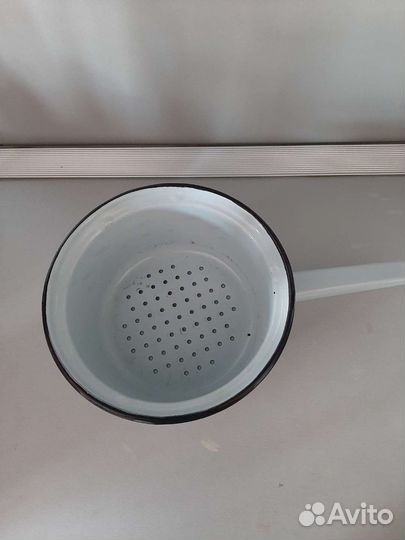 Дуршлаг эмалированный,ковш с крышкой