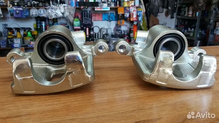 Суппорт тормозной Mitsubishi Lancer