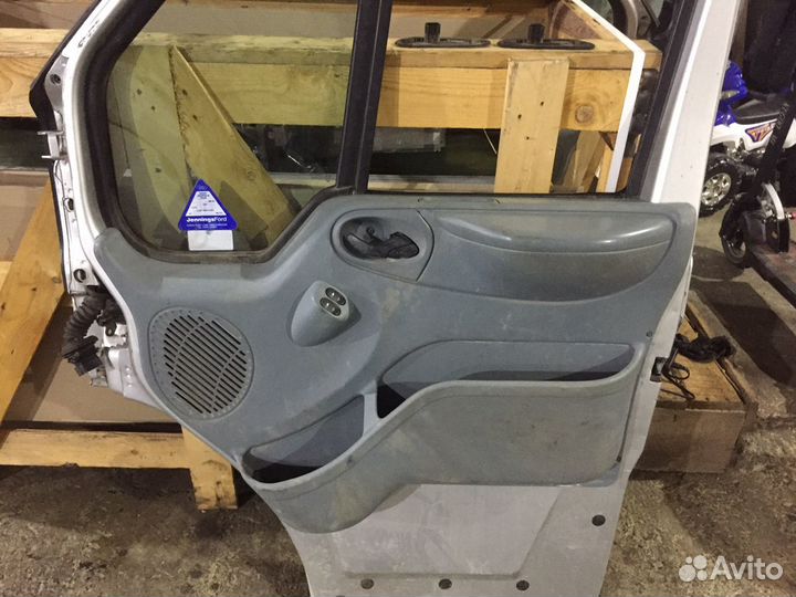 Дверь (водительская) правая передняя на ford trans